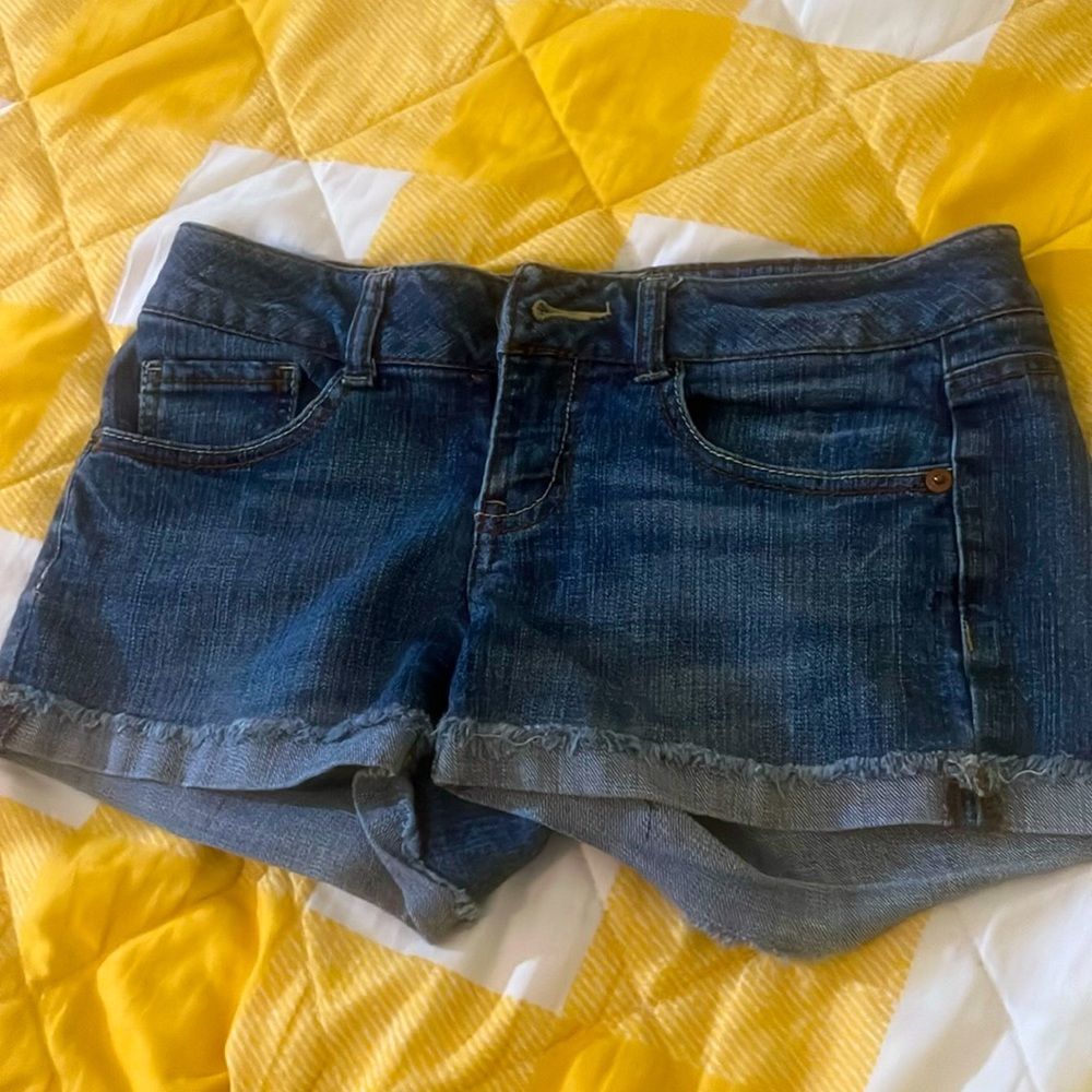 So colorful pocket low rise denim shorts